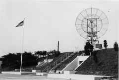 1963 SEP - Lewes DE - USN ComSta (ground level).jpg (467379 bytes)